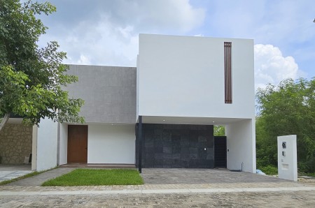 Casa en venta Temozon Merida Soluna de 2 plantas con 3 recamaras